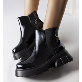 Crne lakirane izolirane čizme iz Delita crna 1