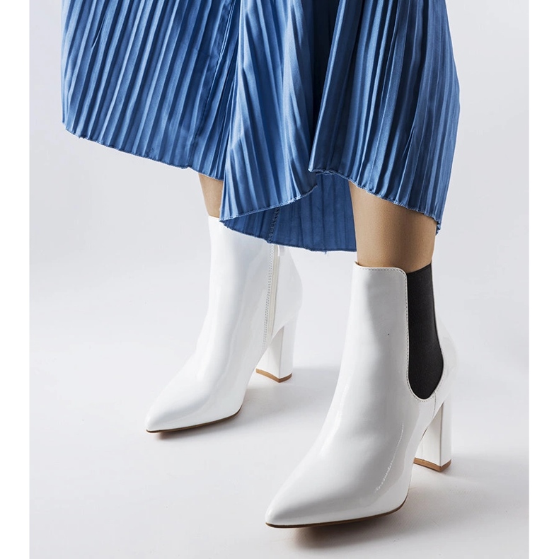Dolla bijele lakirane čizme na stup bijela 2