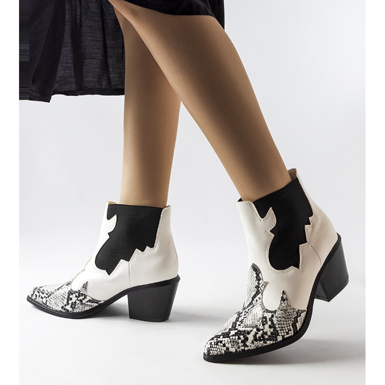 Bijele izolirane kaubojske čizme s motivom zmije iz Gouleta bijela 1