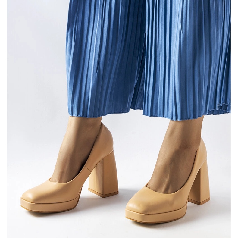 Bež cipele s visokom petom iz Maillyja 1