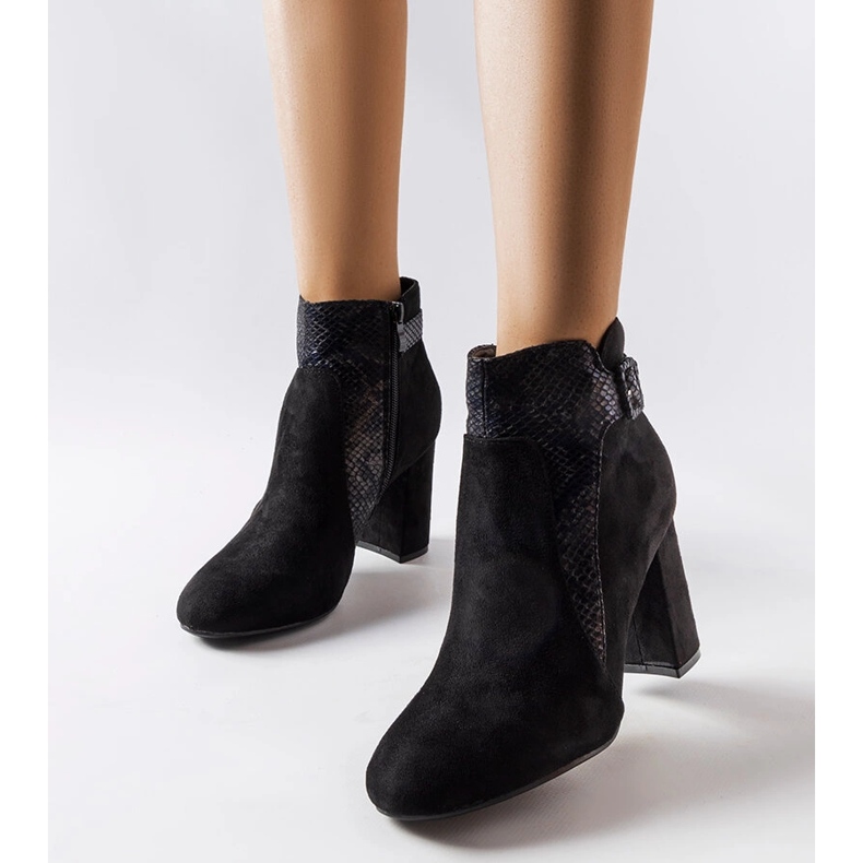 Crne čizme sa zmijskim umetkom od eko brušene kože Daamen crno 1