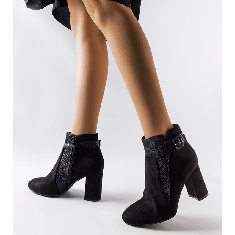 Crne čizme sa zmijskim umetkom od eko brušene kože Daamen crno 2