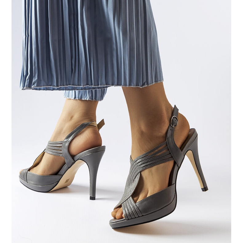 Tougas sive sandale na visoku petu siva 1