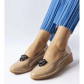 Bež lakirane balerinke s Mellori ukrasom 1