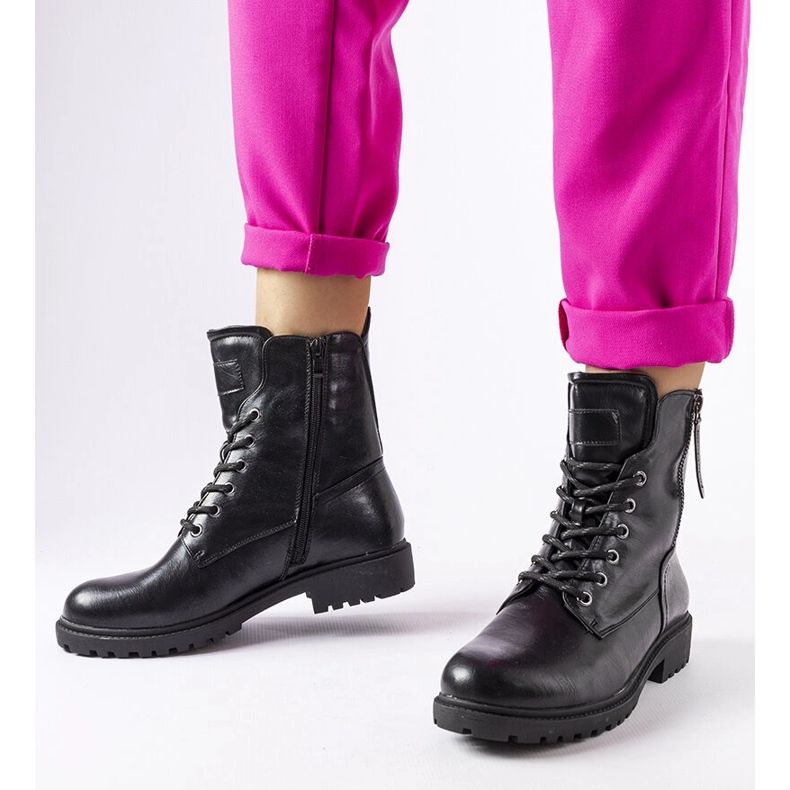 Crne izolirane čizme od Ailen crna 1