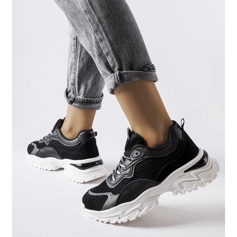 Inna Crne tenisice s vidljivim gazištem marke Rosita crno 1