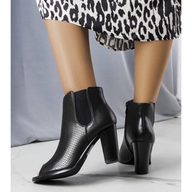 Crne ažurne gležnjače iz Anne crno 1