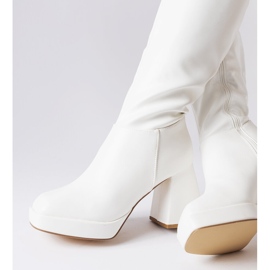 Bijele čizme na masivnom stupu iz Villanove bijela 1