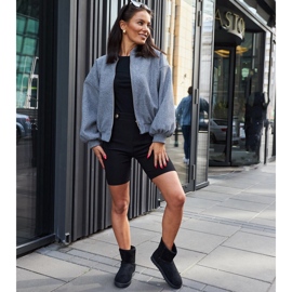 Crne izolirane Custonaci čizme za snijeg crno 1