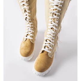 Palmer čizme izolirane bež tkaninom 1