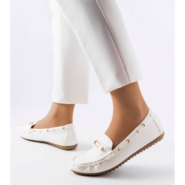 Bijele natikače ukrašene Seattle aplikacijom bijela 1