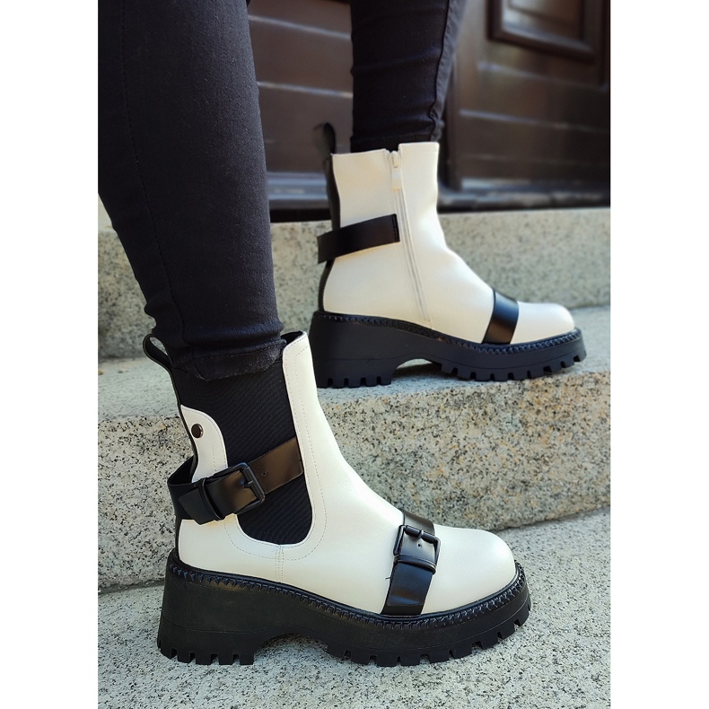 Bijele ženske torbe s kopčama bijela 2