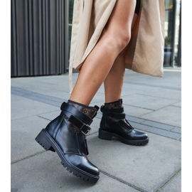 Crne čizme s ukrasnim Domus remenom crno 2