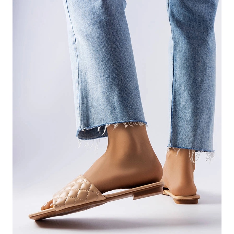 Bež elegantne japanke s prošivanjem iz Labrie 1