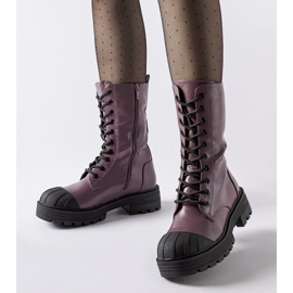 Ljubičasto izolirani Cardinale radnici ljubičasta 1