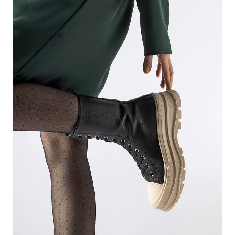 Crne izolirane cipele s debelim potplatom Giselda crna 1