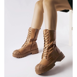 Smeđe izolirane ženske Cardinale radnice smeđa 1