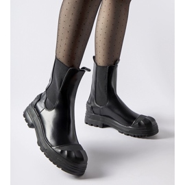 Crne, izolirane, masivne albanese gležnjače crna 1