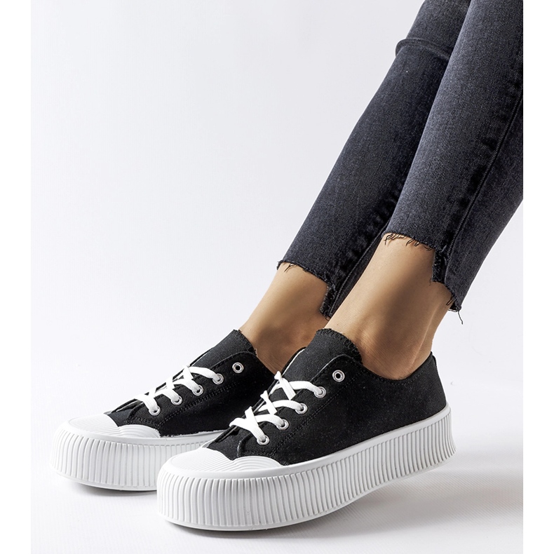 Crne tenisice na bijeloj Fortunata platformi crno 1