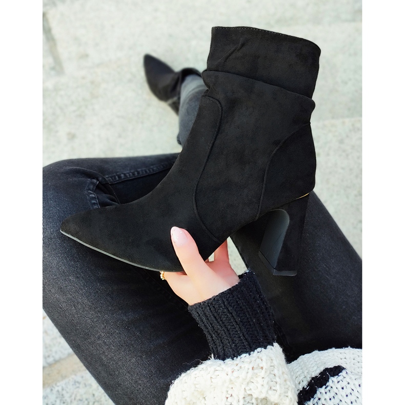 Ženske crne čizme na ukrašenom stupiću crno 2