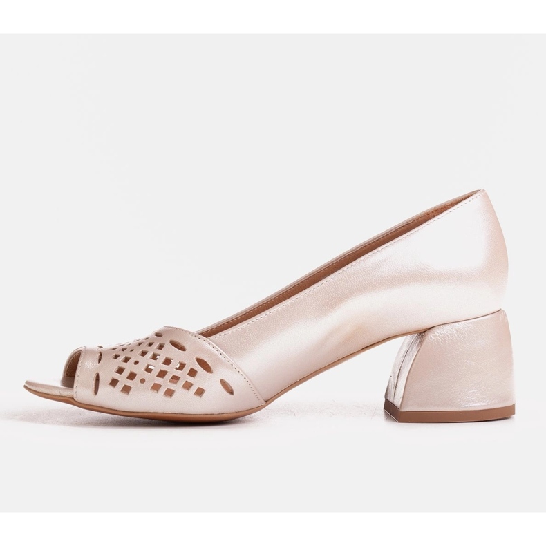Marco Shoes Bež pumpe s ukrasnim perforiranim prednjim dijelom 1