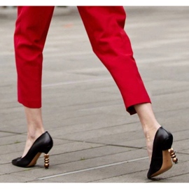 Marco Shoes Kožne štikle od mekane zrnaste kože s kamenjem crna 1