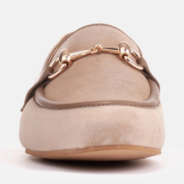 Marco Shoes Natikače sa zlatnim ornamentom bež 2