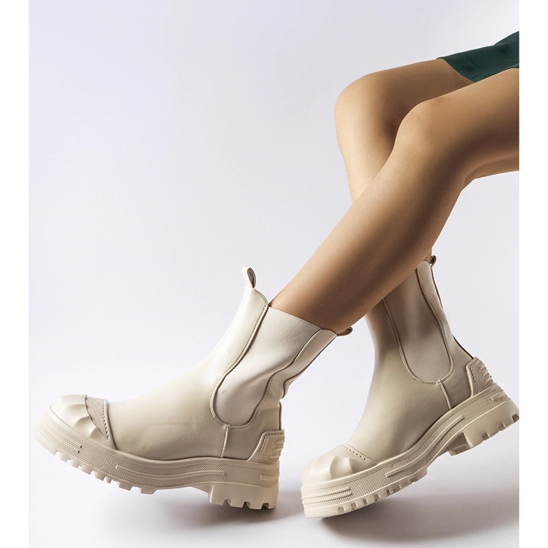 Bež izolirane masivne gležnjače Albanese 1