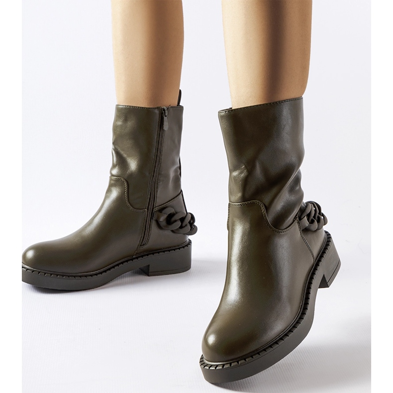 Inna Zelene izolirane gležnjače s lancem iz Linera zelena 1