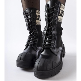 Crne cipele čarape s bijelim natpisom Daria crno 1