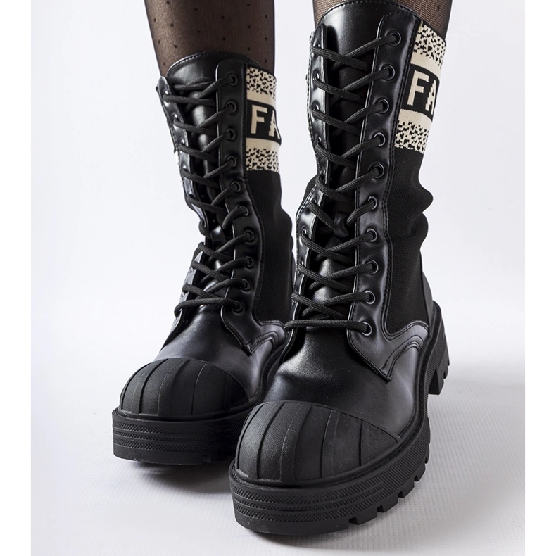 Crne cipele čarape s bijelim natpisom Daria crna 1