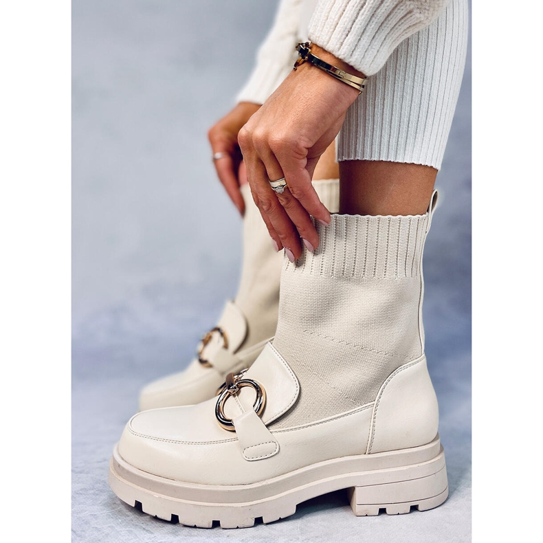 Gornja nogavica u bež boji 1