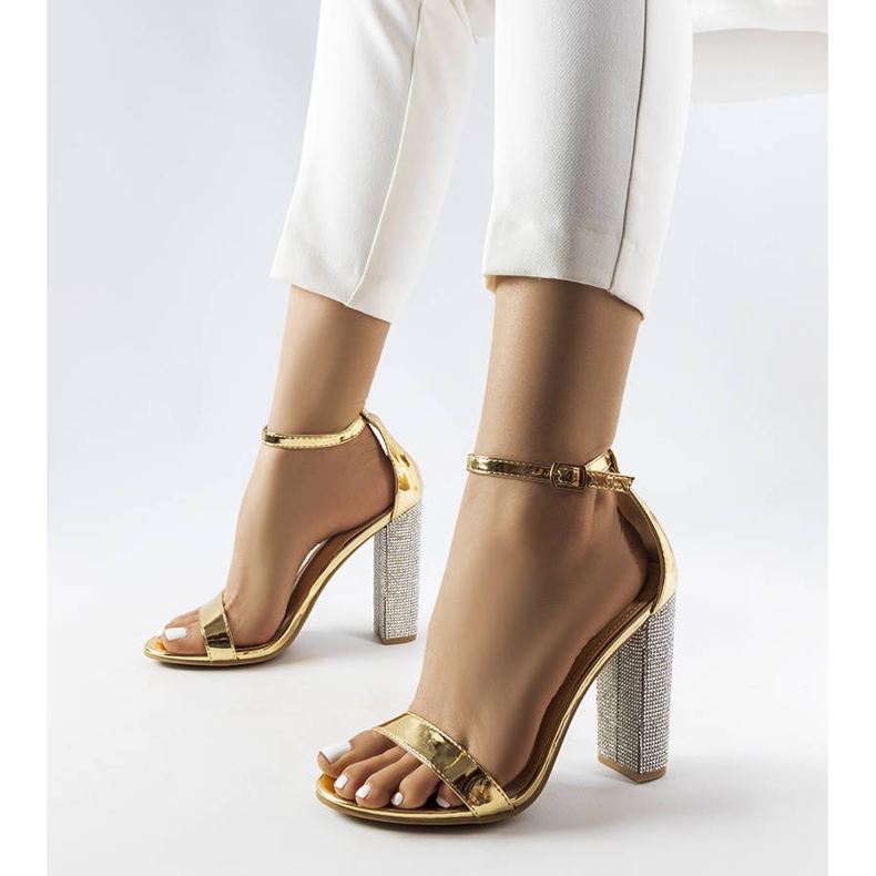 Zlatne sandale na ukrasnoj kopči Rette zlatni 1