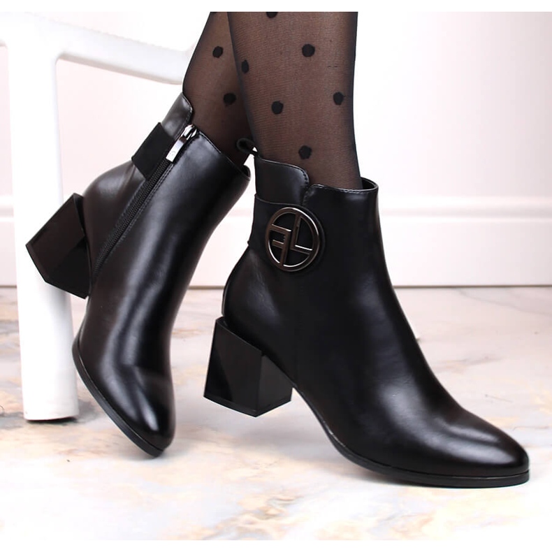 Ženske crne, izolirane gležnjače na ukrasnu visoku petu, Potocki SZ12227 crno 1