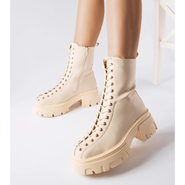 Bež izolirane bovver čizme ukrašene Amla uvezom 1