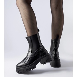 Crni masivni izolirani Carruba radnici crno 1