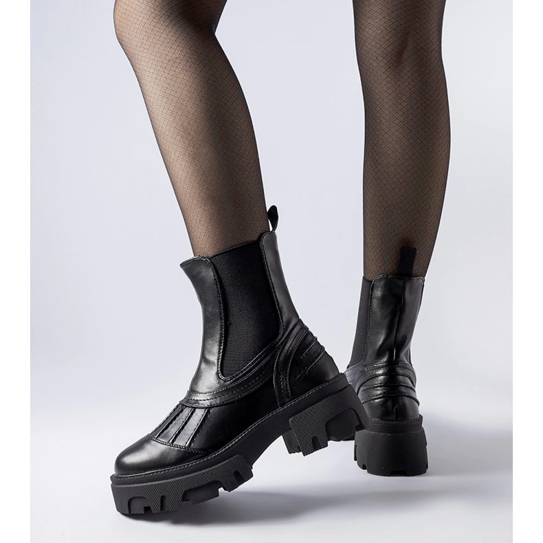 Crni masivni izolirani Carruba radnici crno 1