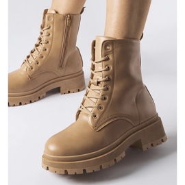 Bež izolirane ženske Chirico radnice 1