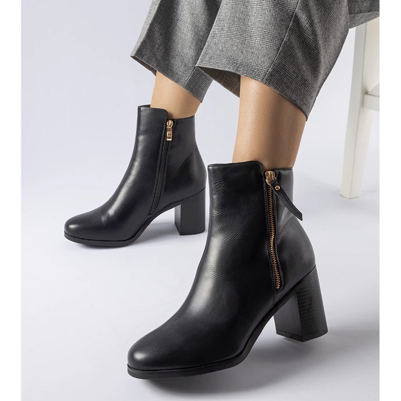 Crne izolirane klasične Edilio gležnjače crna 1