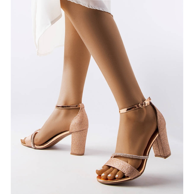 Zlatne blok sandale Abellona zlatna 1