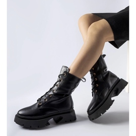 Crne izolirane gležnjače na vezanje marke Aeroporto crno 1