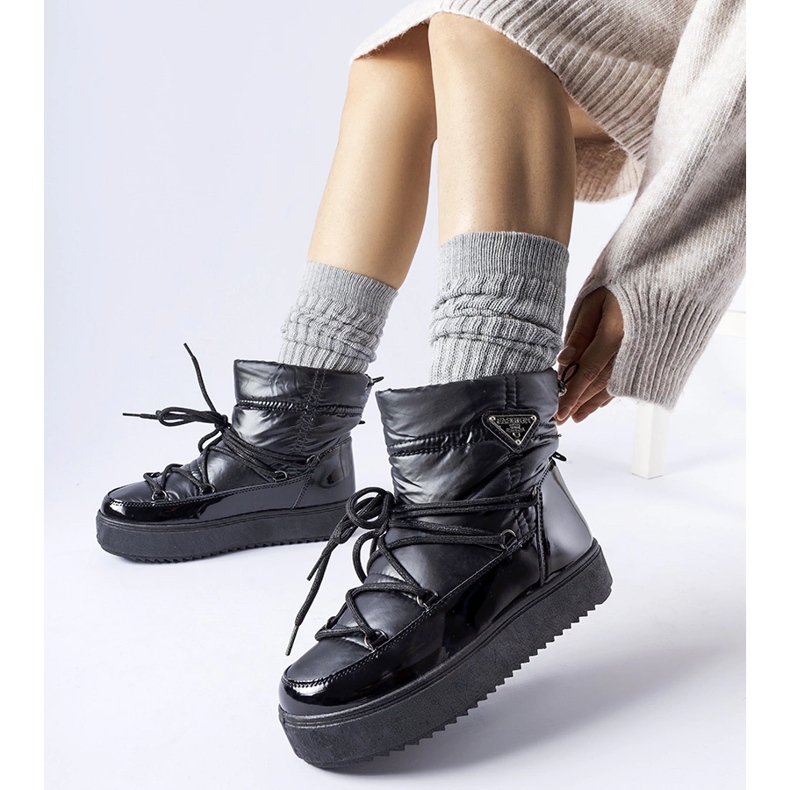 Crne izolirane čizme za snijeg s elastičnom Oslavia crna 1