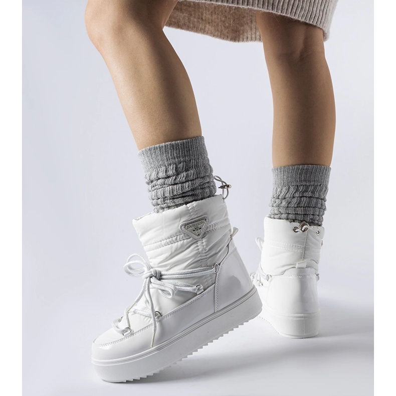 Bijele izolirane čizme za snijeg s elastičnom Oslavia bijela 1