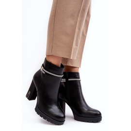 Ženske gležnjače s ukrasom, crne Carolla crno 2