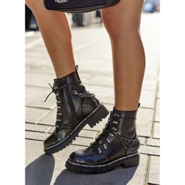 S.Barski Izolirani radnici s lancima, crni crna 1