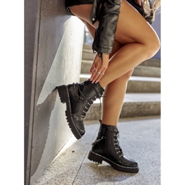 S.Barski Izolirani radnici s lancima, crni crna 3