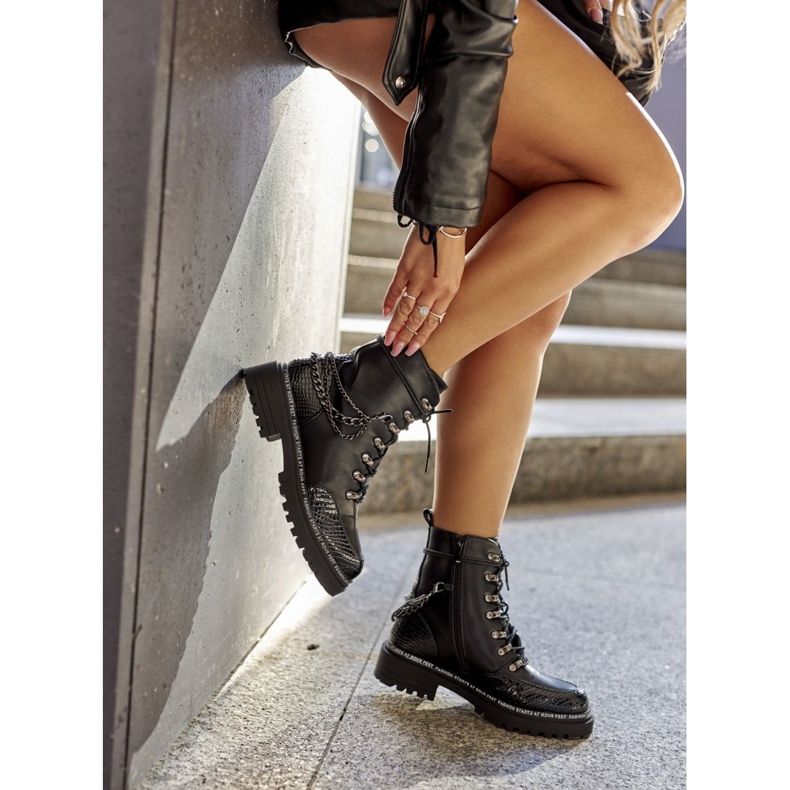 S.Barski Izolirani radnici s lancima, crni crna 3