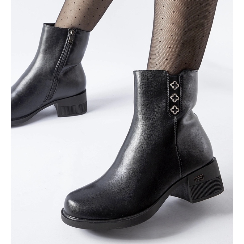 Crne izolirane gležnjače s Insignia kamenčićima crno 1