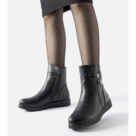 Crne izolirane gležnjače s ukrasnim Nola privjeskom crno 1