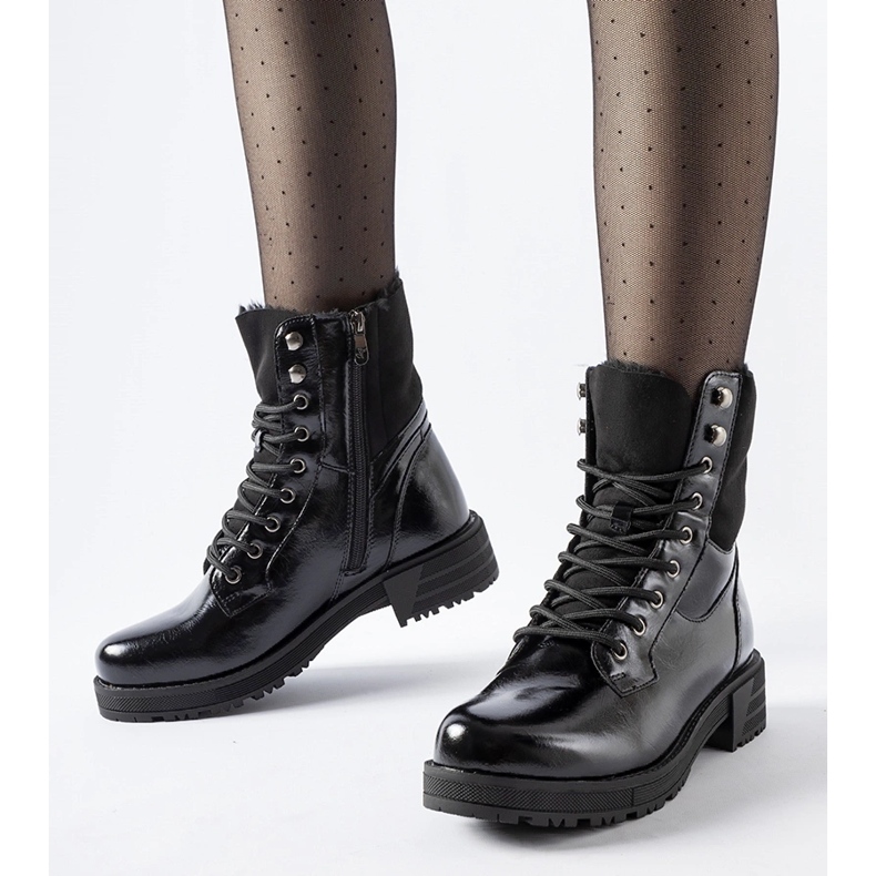 Crne izolirane radničke čizme crna 1